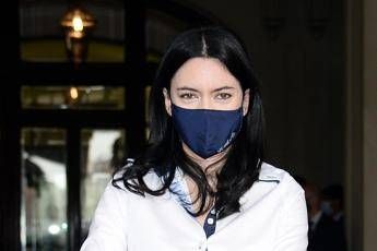 Scuola, Azzolina: Pochi contagi anche grazie a banchi singoli Scuola, Azzolina: Pochi contagi anche grazie a banchi singoli
