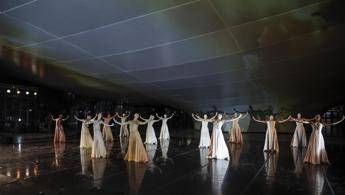 La danza del Teatro dell'Opera alla Nuvola con abiti griffati Biagiotti La danza del Teatro dell'Opera alla Nuvola con abiti griffati Biagiotti