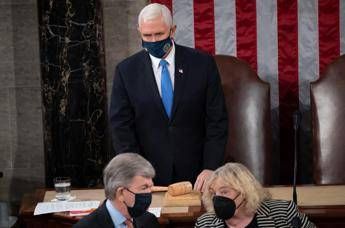 Assalto al Congresso, Pence: Violenza non vince mai Assalto al Congresso, Pence: Violenza non vince mai