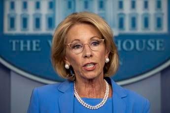 Assalto al Congresso, si dimette ministra Istruzione DeVos Assalto al Congresso, si dimette ministra Istruzione DeVos