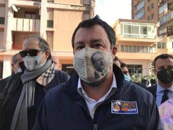 Salvini in via D'Amelio, mascherina con foto di Borsellino Salvini in via D'Amelio, mascherina con foto di Borsellino