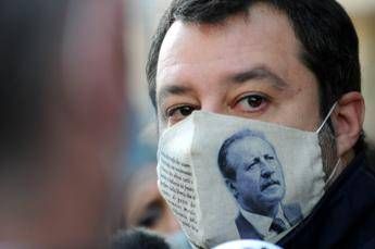 Salvini: Mascherina Borsellino? Io omaggio eroi antimafia Salvini: Mascherina Borsellino? Io omaggio eroi antimafia