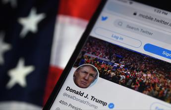 Twitter, l'ira di Trump: Non ci metteranno a tacere