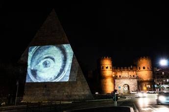 Roma, Ade colpisce ancora. Dopo Colosseo video denuncia su Piramide: ‘funerale cultura'