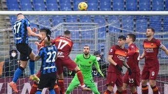 Roma-Inter 2-2, il Milan ringrazia e scappa