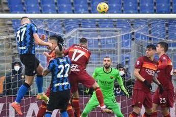 Roma-Inter 2-2, il Milan ringrazia e scappa Roma-Inter 2-2, il Milan ringrazia e scappa