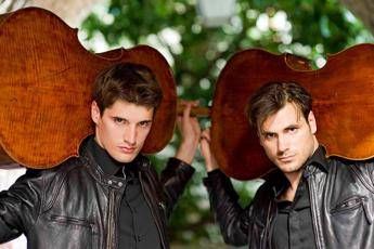 2 Cellos, nel nuovo video ritrovano Jacko e vanno in guerra 2 Cellos, nel nuovo video ritrovano Jacko e vanno in guerra