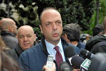 Tentò di rapire bimba a Ragusa, Alfano: Indiano è stato espulso Tentò di rapire bimba a Ragusa, Alfano: Indiano è stato espulso