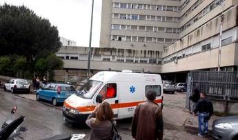 Trieste, muore precipitando da 10 metri per raggiungere un balcone dall’esterno Trieste, muore precipitando da 10 metri per raggiungere un balcone dall’esterno
