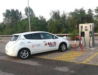 Giro d'Italia 'elettrico' con Nissan Leaf ed Enel X