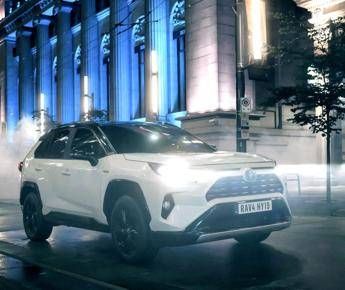 Il Toyota Rav4 si rilancia nel segno dell'ibrido e dell'off-road Il Toyota Rav4 si rilancia nel segno dell'ibrido e dell'off-road