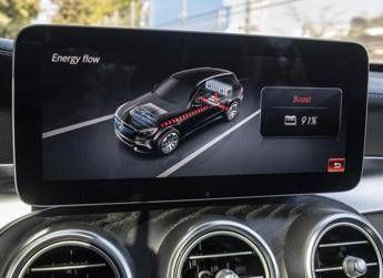 Mercedes, il futuro è ibrido (aspettando le fuel cell) Mercedes, il futuro è ibrido (aspettando le fuel cell)
