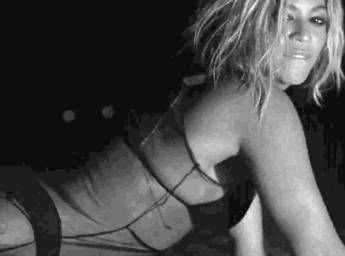 Oggi è il compleanno di Dio, Beyoncé osannata dai fan su Twitter Oggi è il compleanno di Dio, Beyoncé osannata dai fan su Twitter