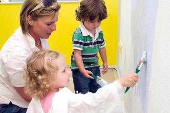 Acqua, farina, sale e fantasia. I colori 100% naturali per far giocare i bambini Acqua, farina, sale e fantasia. I colori 100% naturali per far giocare i bambini