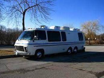 Rozzano, arrestata coppia di senza fissa dimora sorpresa a rovistare in un camper Rozzano, arrestata coppia di senza fissa dimora sorpresa a rovistare in un camper