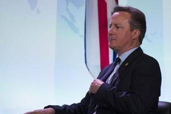 Panama Papers, Cameron: Avevo quote nella società di mio padre Panama Papers, Cameron: Avevo quote nella società di mio padre