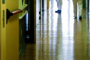 Neonato morto e madre grave, ispettori in ospedale Neonato morto e madre grave, ispettori in ospedale
