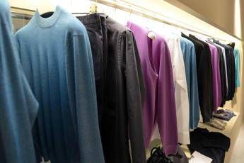 Bacche per il cashmere e zafferano per le borse, ecco le tinture naturali della moda Bacche per il cashmere e zafferano per le borse, ecco le tinture naturali della moda