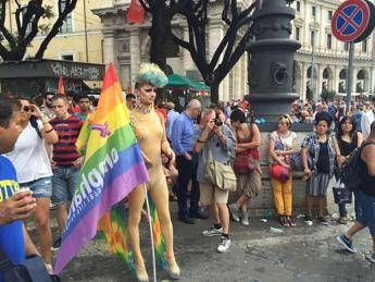 Gay Pride, gli organizzatori: Saremo più di 300.000 sabato a Roma Gay Pride, gli organizzatori: Saremo più di 300.000 sabato a Roma