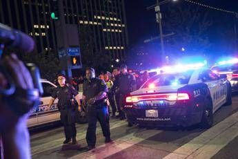 Strage a Dallas, assassinati 5 agenti /Video - Foto Ucciso cecchino, ex riservista dell'esercito Il reduce dell'Afghanistan che voleva il 'black power', chi era Micah Johnson Strage a Dallas, assassinati 5 agenti /Video - Foto Ucciso cecchino, ex riservista dell'esercito Il reduce dell'Afghanistan che voleva il 'black power', chi era Micah Johnson