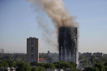 Incendio Londra, ci sono vittime Incendio Londra, ci sono vittime