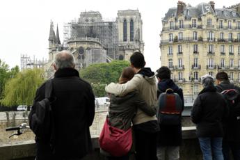 Notre-Dame de Paris resta in pericolo