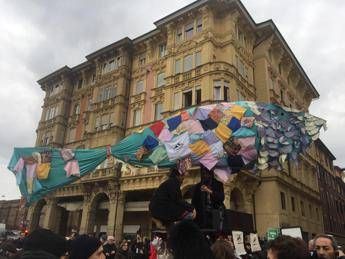 Sardine a Bologna: Siamo 40mila, è svolta politica per paese Sardine a Bologna: Siamo 40mila, è svolta politica per paese
