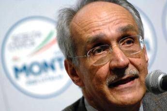 Jobs act, tensione nella maggioranza. Ichino insiste: Marcia indietro di Madia e Poletti ma vale anche per la Pa Jobs act, tensione nella maggioranza. Ichino insiste: Marcia indietro di Madia e Poletti ma vale anche per la Pa