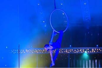 Cirque du Soleil, Lisa Skinner cade da 6 metri e si rompe il collo /Video Cirque du Soleil, Lisa Skinner cade da 6 metri e si rompe il collo /Video