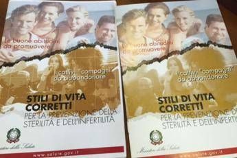 Fertility day, Lorenzin mostra locandina originale /Video - Foto Fertility day, Lorenzin mostra locandina originale /Video - Foto