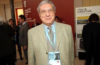 Micalizzi contro Cattelan: Brano di 'Lo chiamavano Trinità' è mio Micalizzi contro Cattelan: Brano di 'Lo chiamavano Trinità' è mio