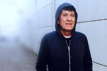 Gianni Morandi nei panni di Rocky su Fb: Ma non ho il fisico di Stallone Gianni Morandi nei panni di Rocky su Fb: Ma non ho il fisico di Stallone