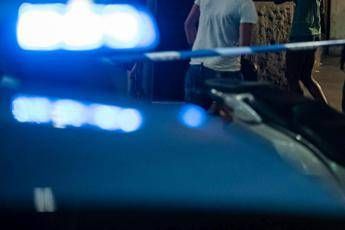 Investe con l'auto il fidanzato della figlia perché non gli piace Investe con l'auto il fidanzato della figlia perché non gli piace