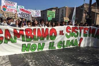 Global Strike a Roma, 'Cambiamo il sistema non il clima' Global Strike a Roma, 'Cambiamo il sistema non il clima'