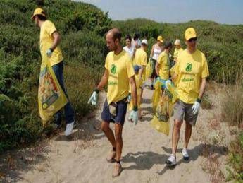 Spiagge italiane, 714 rifiuti ogni 100 metri Spiagge italiane, 714 rifiuti ogni 100 metri