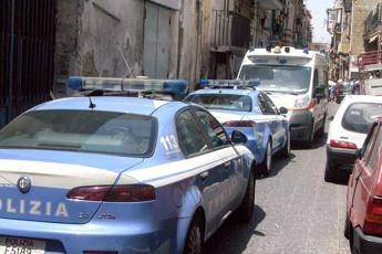 Pescara, soffoca il figlio adottivo di 5 anni con un cuscino Pescara, soffoca il figlio adottivo di 5 anni con un cuscino