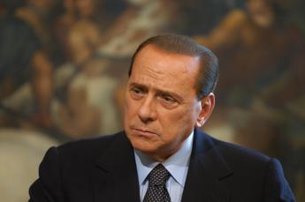 Berlusconi non è intubato. Situazione confortante