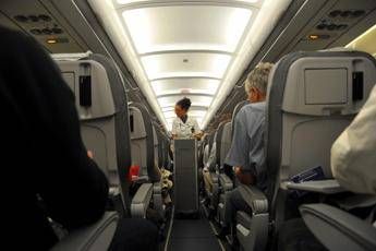 Oms: Distanza sicura in aereo? Un metro o più Oms: Distanza sicura in aereo? Un metro o più