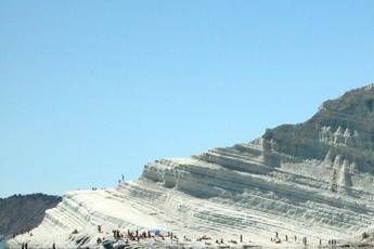 Agrigento, visitatori in pericolo di vita: sequestrata la Scala dei Turchi Agrigento, visitatori in pericolo di vita: sequestrata la Scala dei Turchi