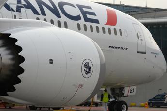 Virus Cina, Air France sospende voli fino al 9 febbraio