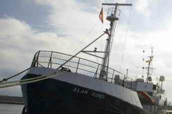 Migranti, a Pozzallo la nave Alan Kurdi