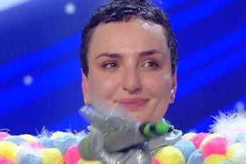 Giù la maschera... Barboncino è Arisa Giù la maschera... Barboncino è Arisa