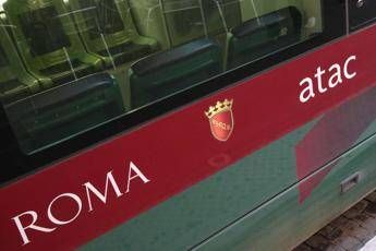 Roma, autista Atac preso a pugni in faccia Roma, autista Atac preso a pugni in faccia