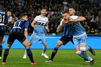 E' festa Lazio Scontri tra ultrà e polizia prima della partita E' festa Lazio Scontri tra ultrà e polizia prima della partita
