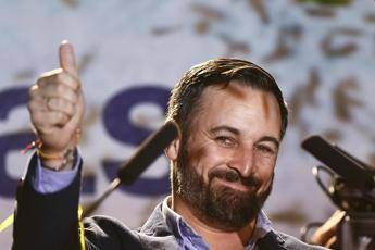 Spagna, Abascal: Bandiamo i separatisti Spagna, Abascal: Bandiamo i separatisti