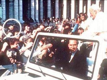 Wojtyla Oggi L Attentato A Giovanni Oggi L Attentato A Giovanni Paolo Ii 34 Anni Tra Misteri E Ambiguita