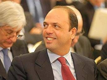 Alfano resta al Viminale, leader per costruire un nuovo centrodestra Alfano resta al Viminale, leader per costruire un nuovo centrodestra