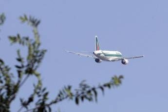 Alitalia, Patuanelli convoca sindacati Alitalia, Patuanelli convoca sindacati