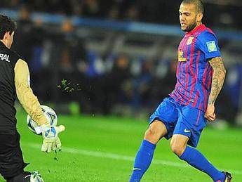 Dani Alves: ''Mangiare la banana? La mia reazione è stata spontanea'' Dani Alves: ''Mangiare la banana? La mia reazione è stata spontanea''