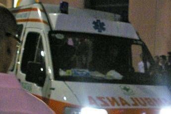 Uccide padre a martellate, poi si lancia da balcone Uccide padre a martellate, poi si lancia da balcone